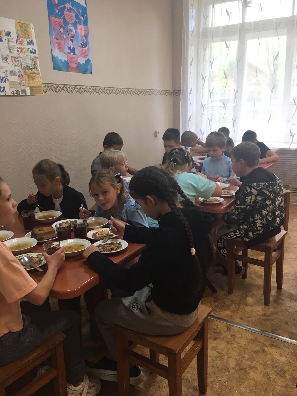 Школьная столовая